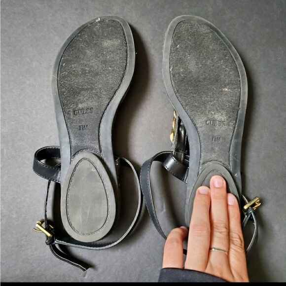 Guess leather strapped sandals - Picture 7 of 9